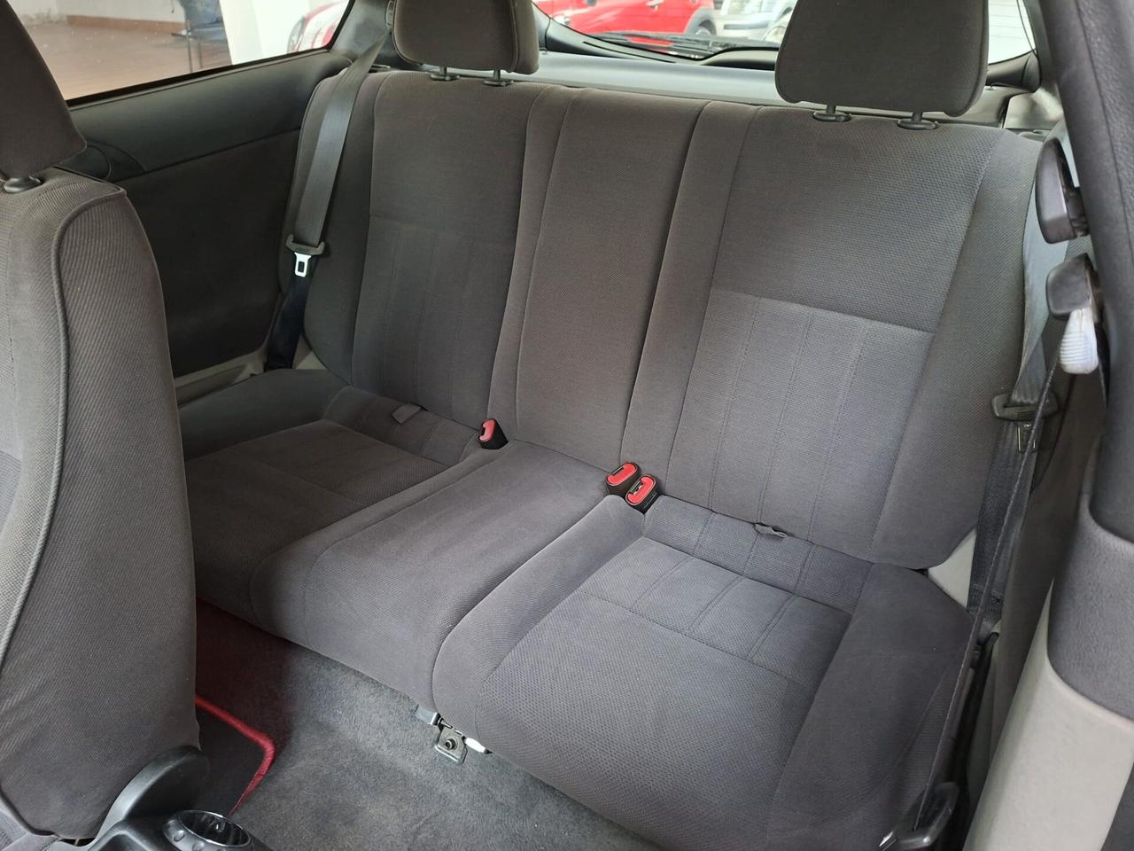 Alfa Romeo 147 1.6i 16V Twin Spark cat 3p. Distinctive