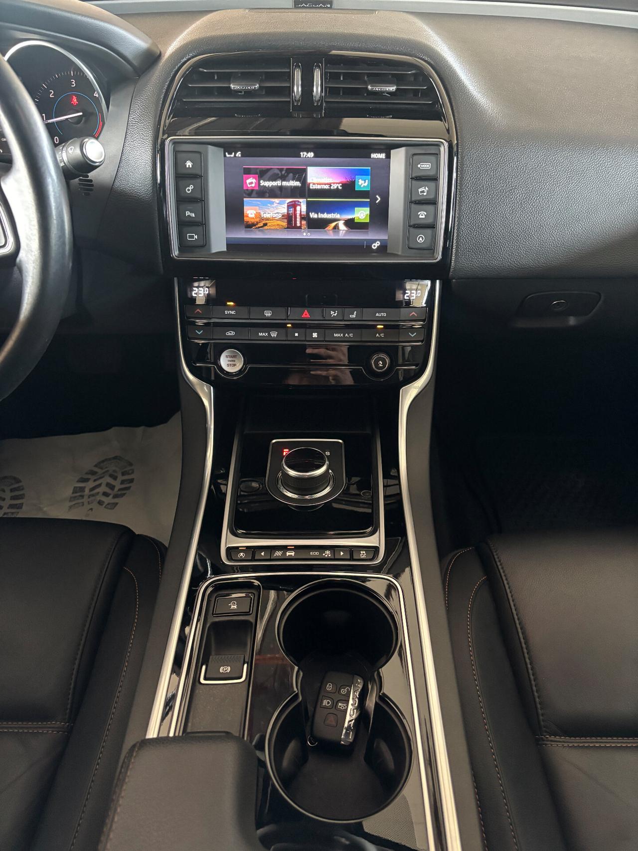 Jaguar XE 2.0 D Turbo 180CV aut. Prestige Business Edition