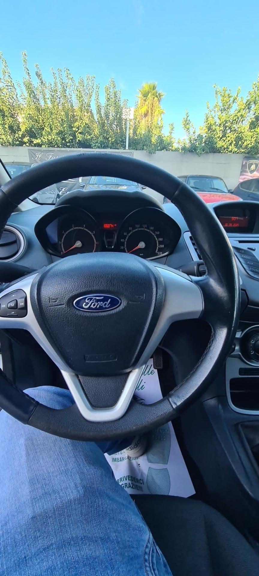 Ford Fiesta 1.4 16V 5p. Bz.- GPL Titanium Bs.