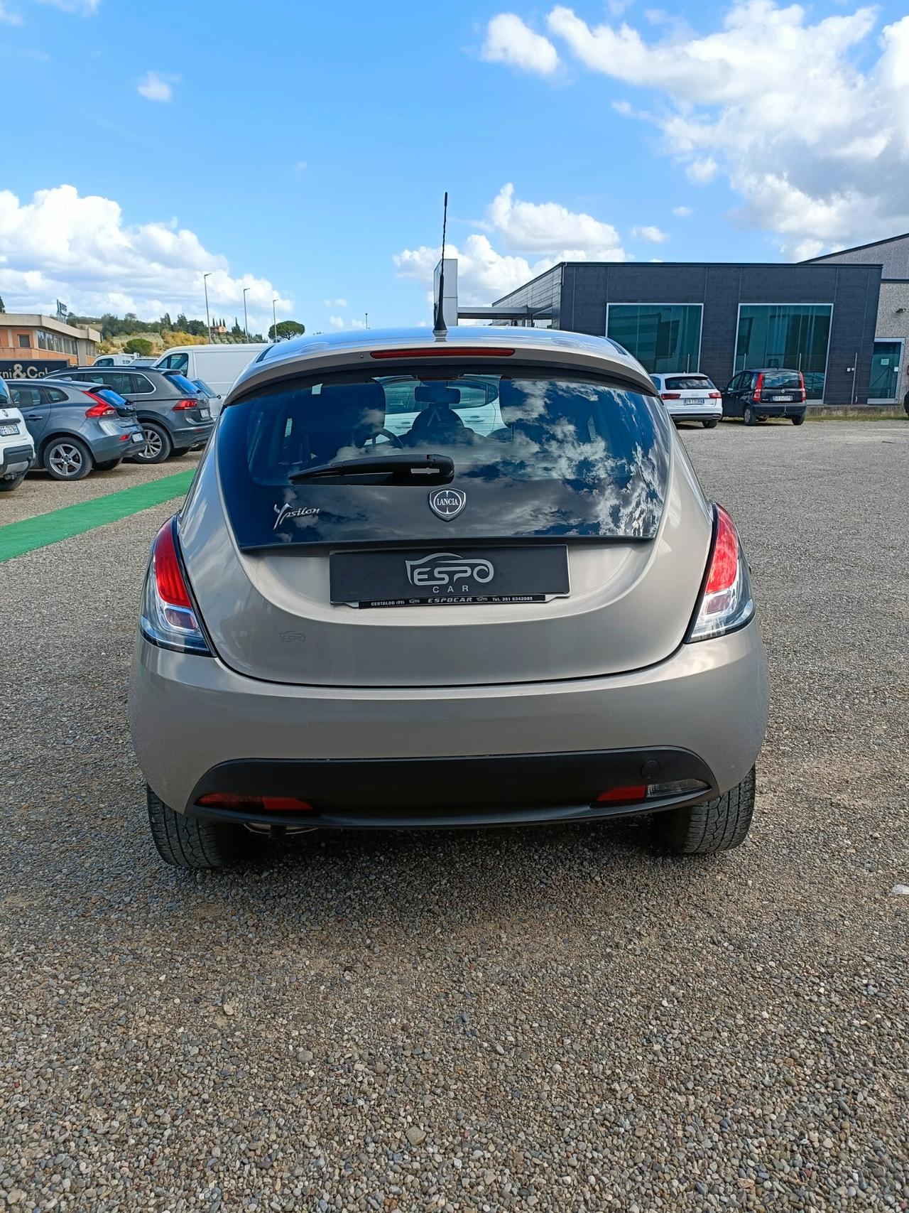 Lancia Ypsilon 1.2 69 CV 5 porte GPL Ecochic Silver