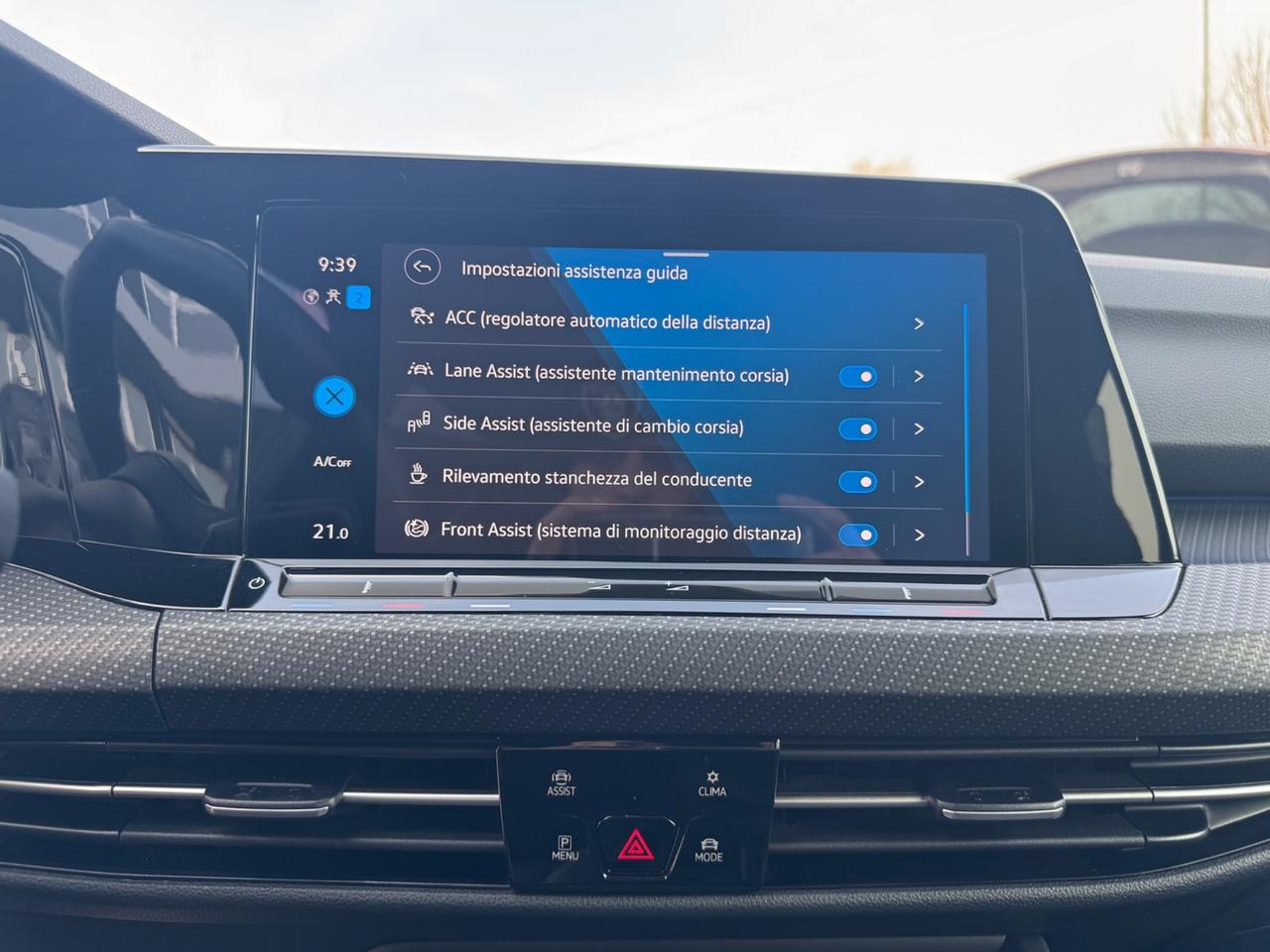 VOLKSWAGEN GOLF 8 R-LINE DSG 1.5 eTSI 150 CV EVO ACT