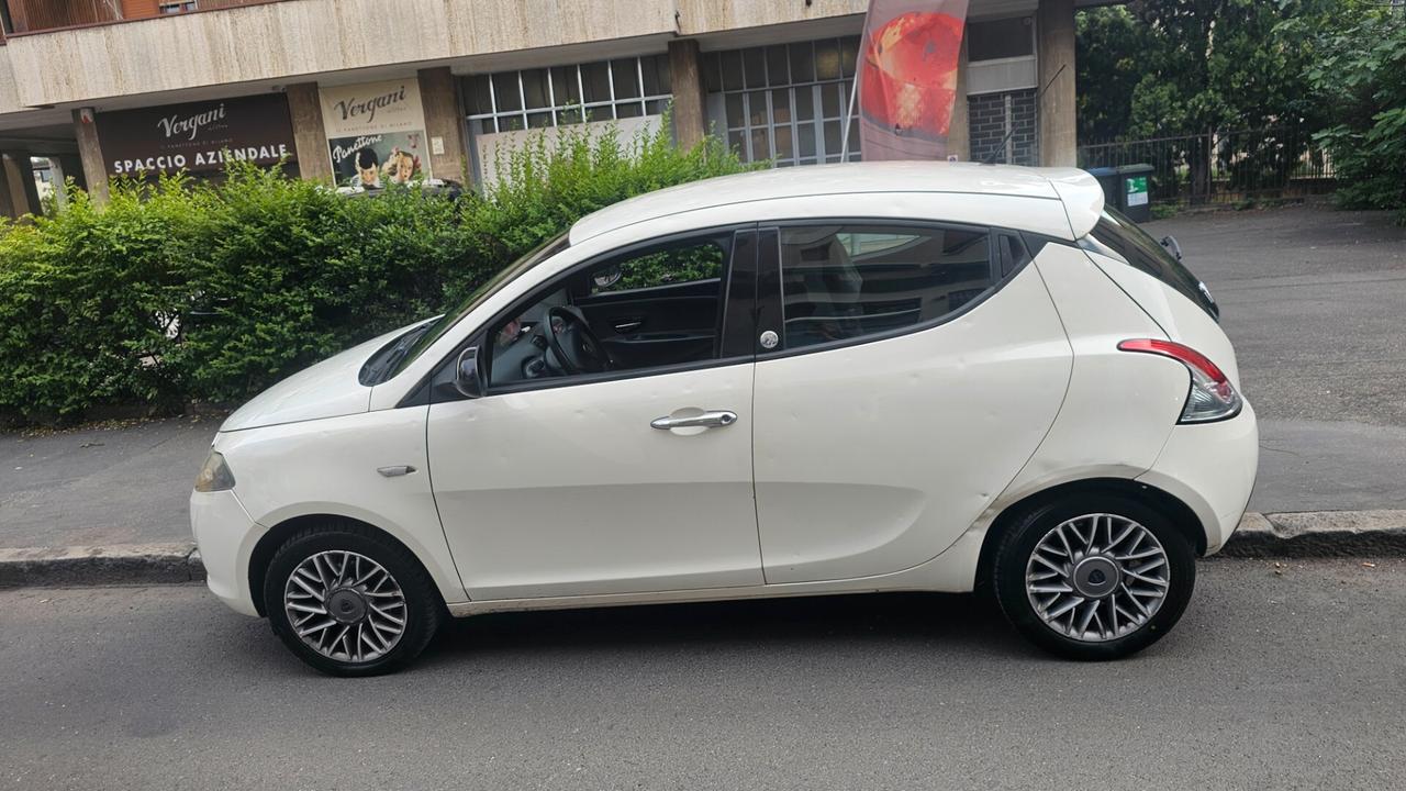 Lancia Ypsilon 1.2 69 CV 5 porte GPL Ecochic Elefantino