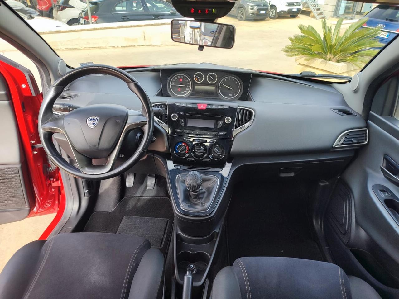 Lancia Ypsilon 1.2 69 CV 5 porte Gold
