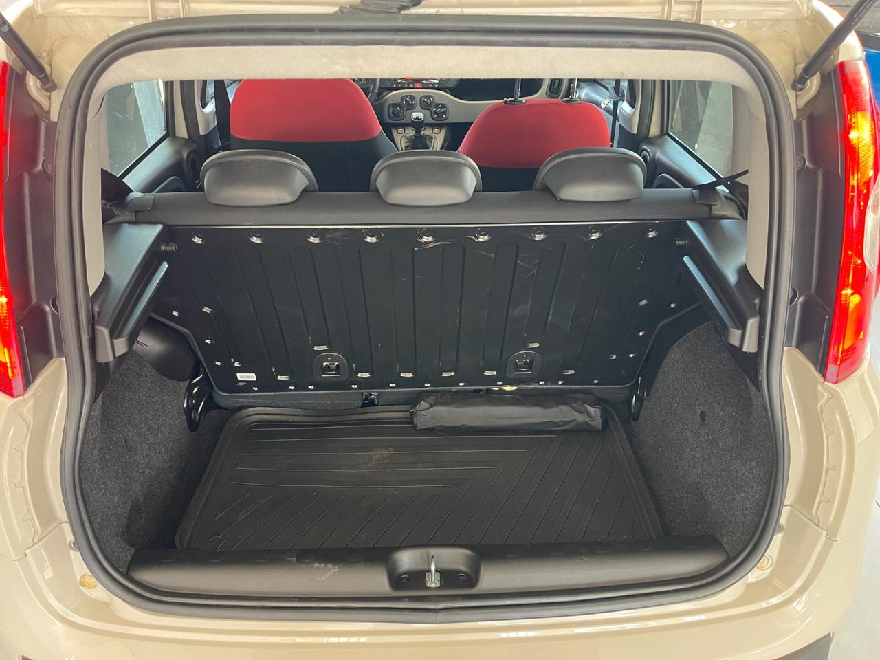 Fiat Panda 1.2 Lounge 5 Posti – Benzina – 16.763 Km – Garanzia 12 Mesi