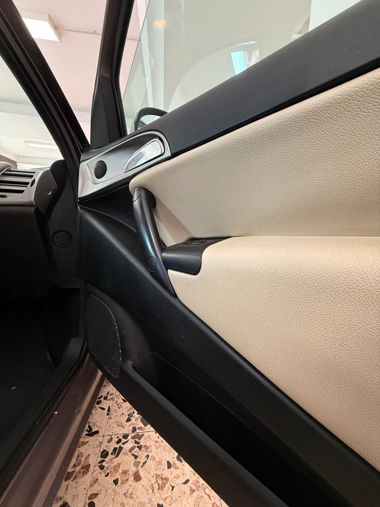 Lancia Ypsilon 1.3 MJT 90 CV Platino