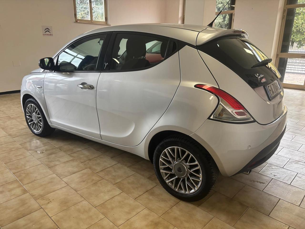 LANCIA YPSILON ANNO 2015 DS 1.3 MULTIJET ADATTA NEOPATENTATI KM 160 MILA