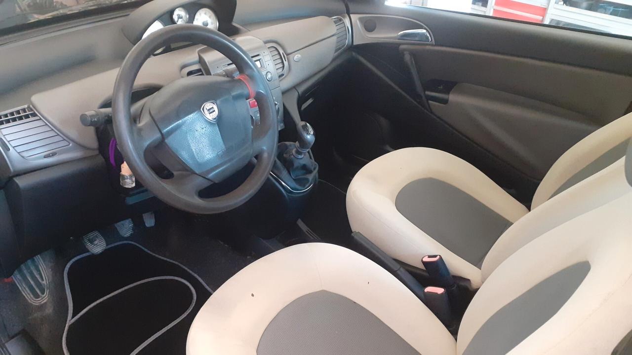 Lancia Ypsilon 1.2 16V Platino