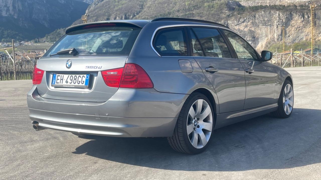 BMW 320D TOURING XDRIVE MANUALE - 2011