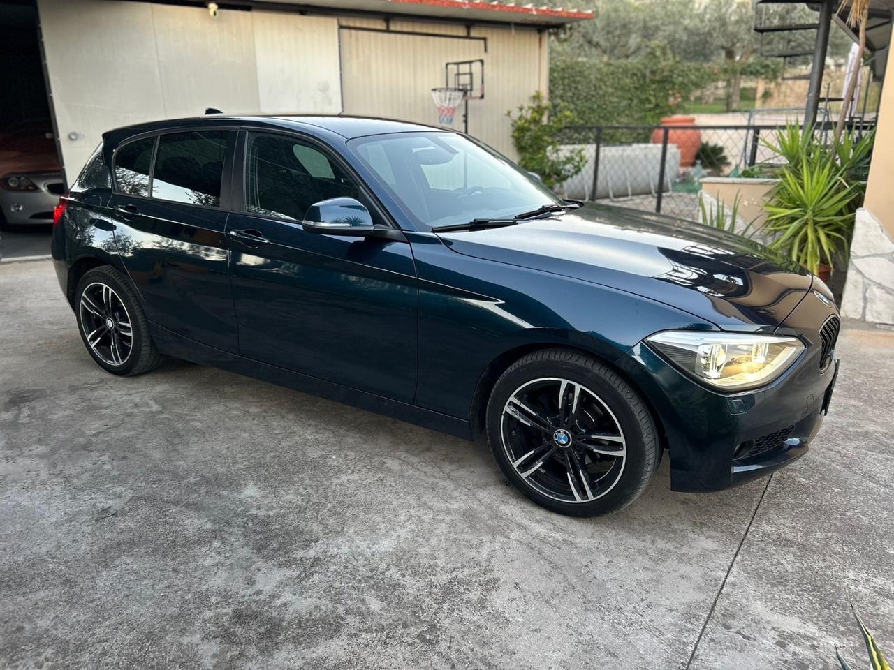 Bmw 116 116d 5p. Unique
