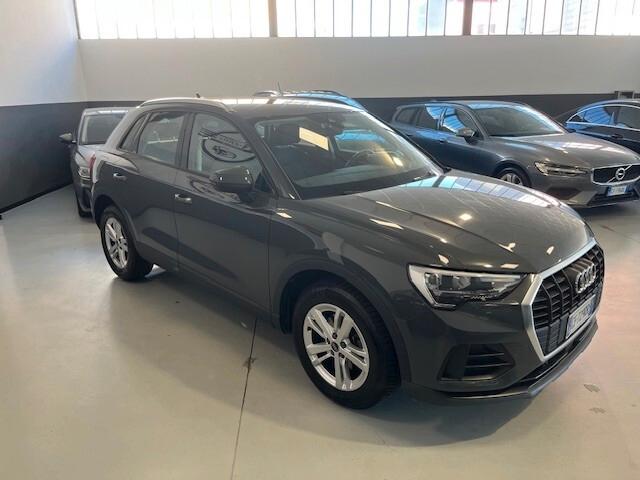 Audi Q3 35 TDI S tronic Business 150 cv