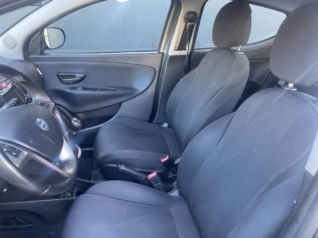 Lancia Ypsilon 1.2 Gold s&s PDC Cerchi 15" Schermo 5"