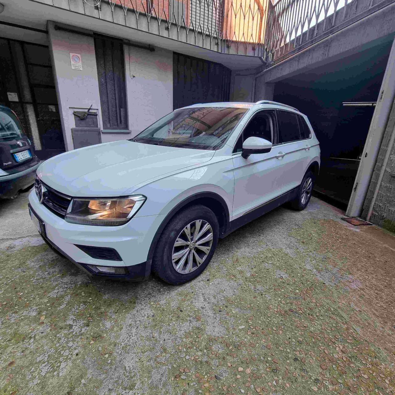 Volkswagen Tiguan 2.0 TDI SCR DSG 4MOTION Business BMT