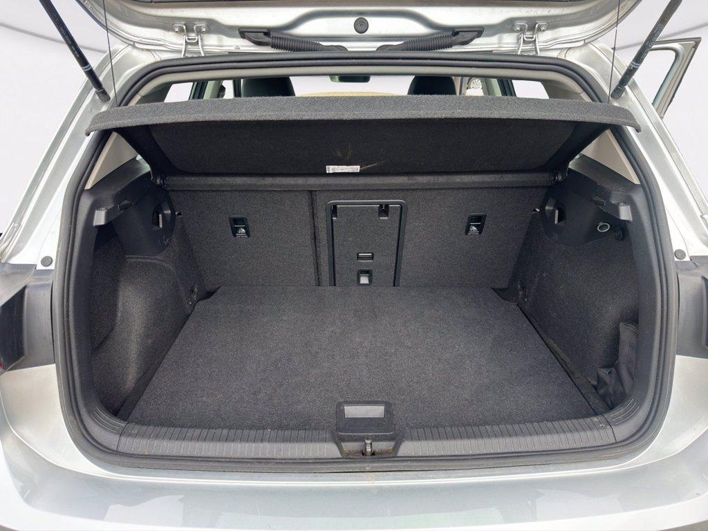VOLKSWAGEN Golf 1.5 tgi life 130cv del 2022