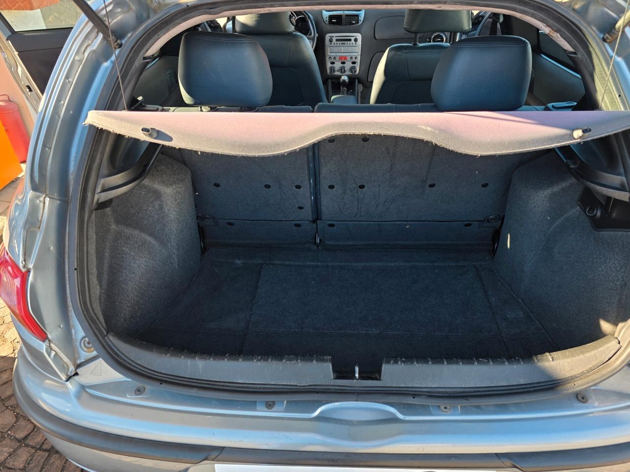 Alfa Romeo 147 1.9 JTD (115 CV) cat 3p. Distinctive