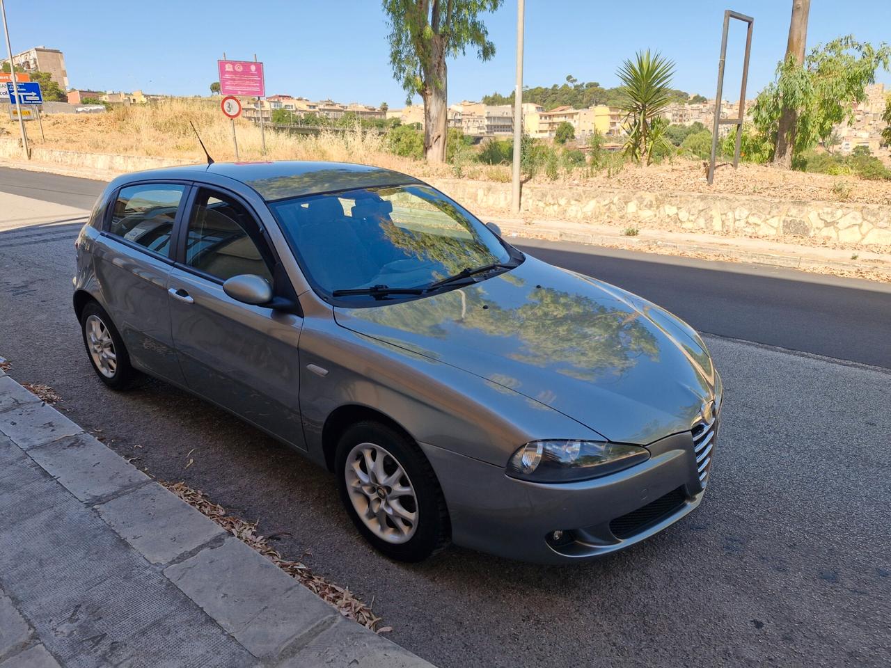 Alfa Romeo 147 1.9 JTD M-JET 16V 5 porte Dist.
