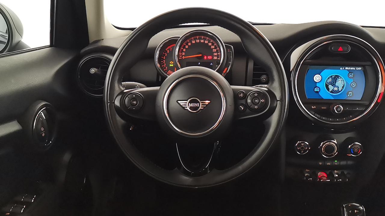 MINI Mini IV F55 2018 5p - Mini 5p 1.5 One Business 102cv auto