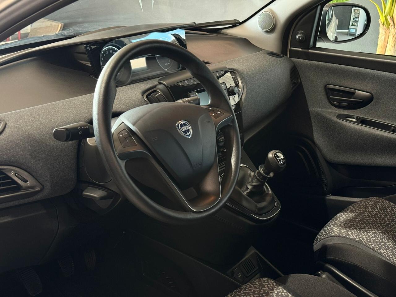 Lancia Ypsilon 1.0 Hybrid 70cv Ecochic Silver