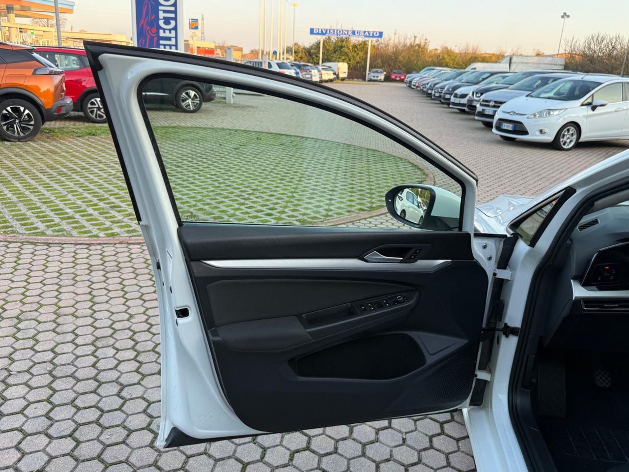 Volkswagen Golf 1.0 TSI EVO Life OK NEOPATENTATI