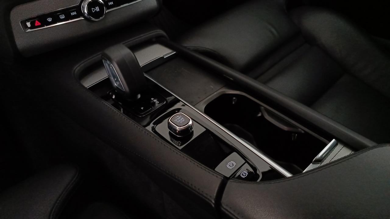 VOLVO XC90 2.0 b5 Plus Bright awd 7p.ti auto