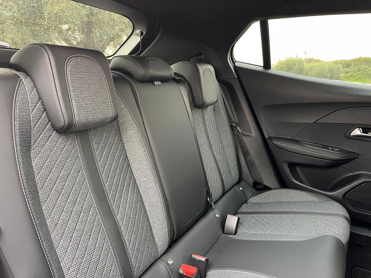 Peugeot 2008 PureTech 130 S&S EAT8 Allure