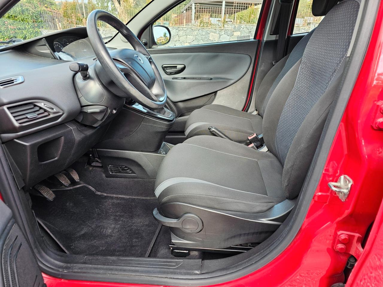 Lancia Ypsilon 1.2 69 CV 5 porte Silver