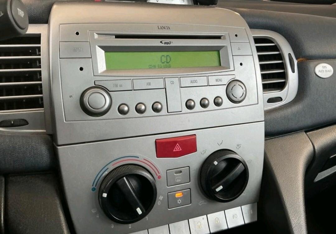 Lancia Ypsilon 1.3 MJT 75 CV(neopatentati)