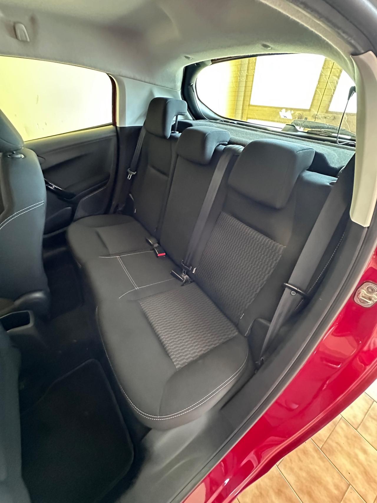 Peugeot 208 1.2benz. Allure