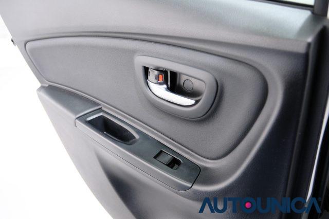 TOYOTA Yaris 1.5 HYBRID 5 PORTE TREND WHITE EDITION