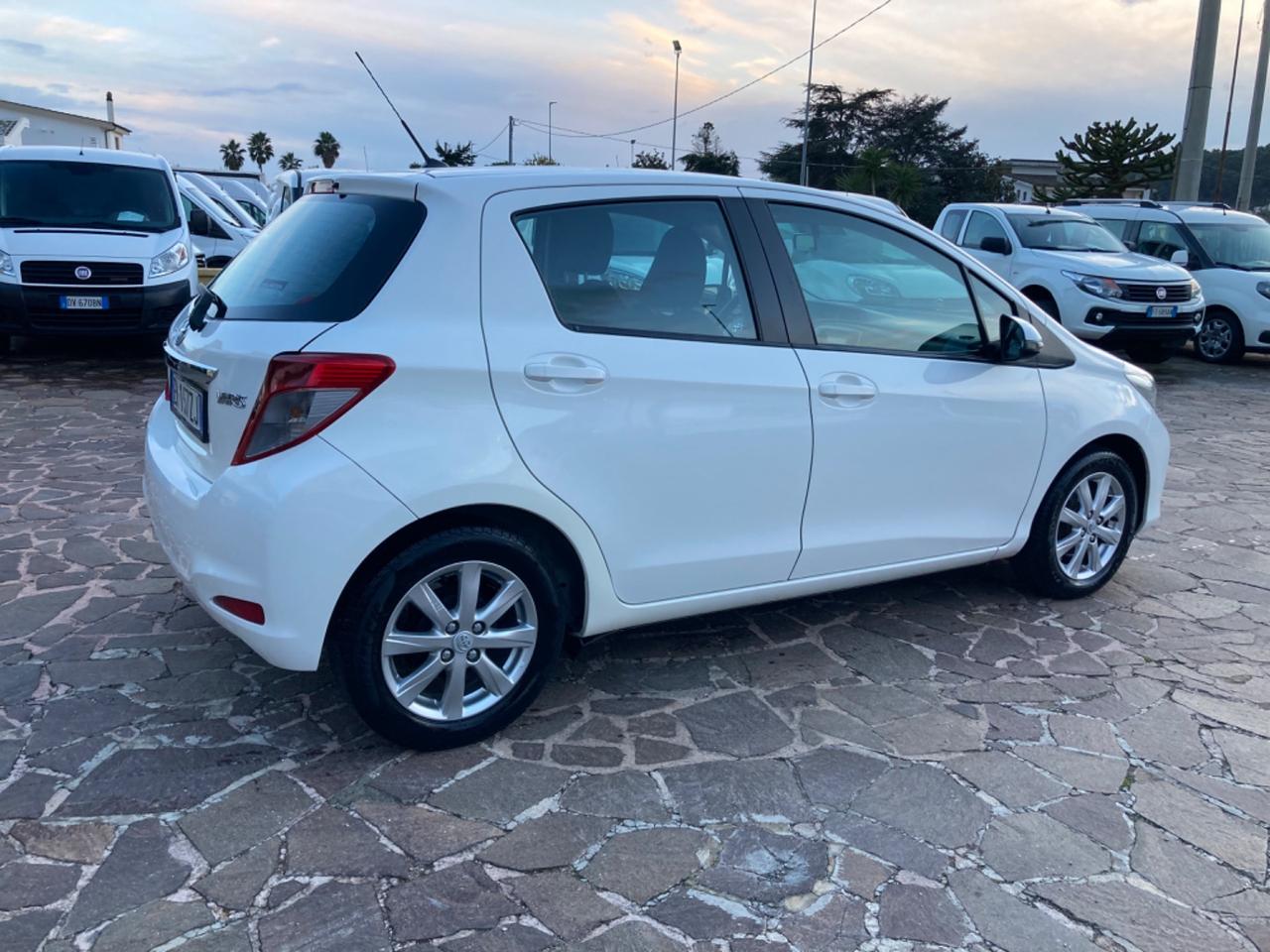 Toyota Yaris 1.0 5 porte Lounge