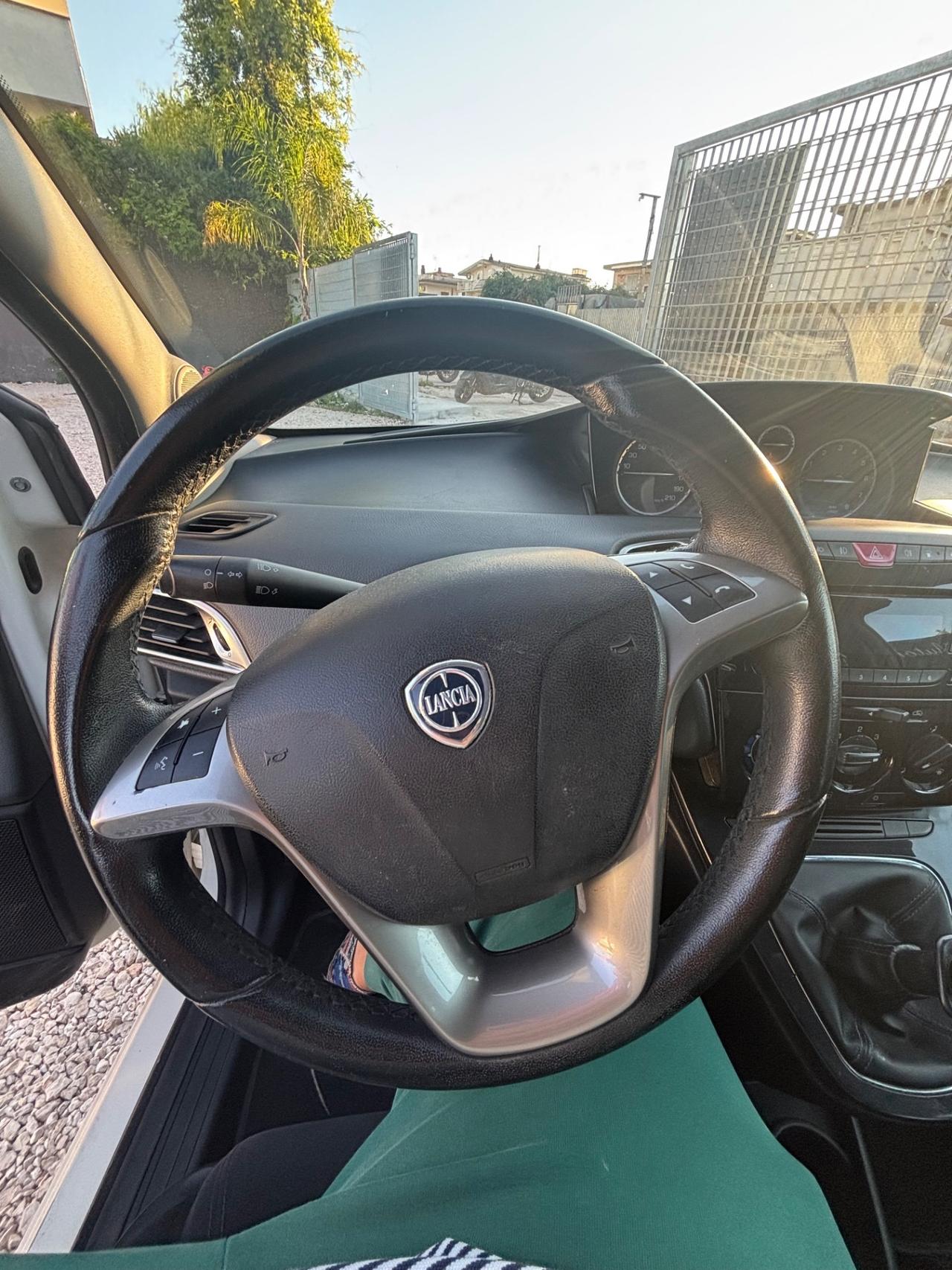 Lancia Ypsilon 0.9 TwinAir 85 CV 5 porte Metano Ecochic Elefantino
