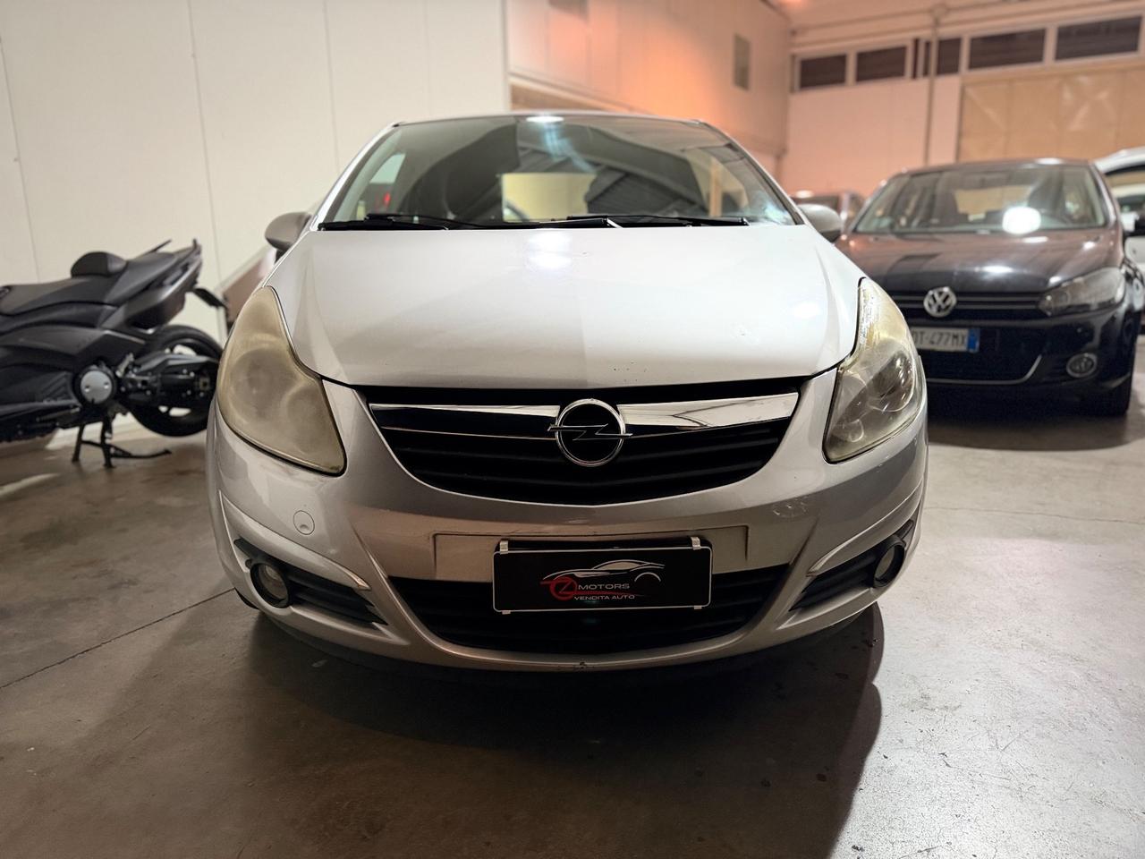 Opel Corsa 1.2 3 porte Club NEOPATENTATI