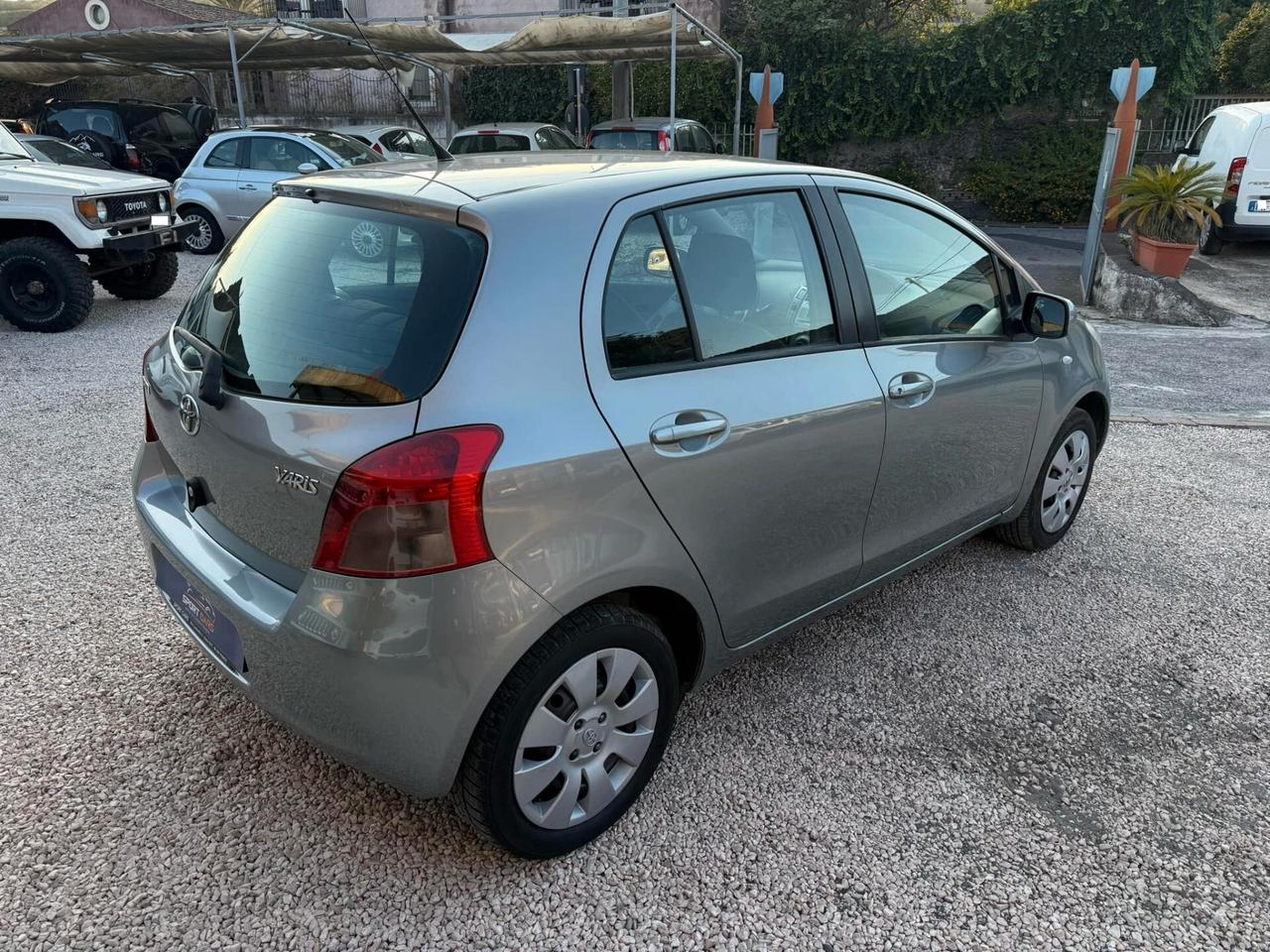 Toyota Yaris 1.0 5 porte Sol
