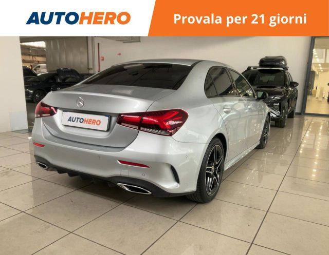 MERCEDES-BENZ A 200 Premium