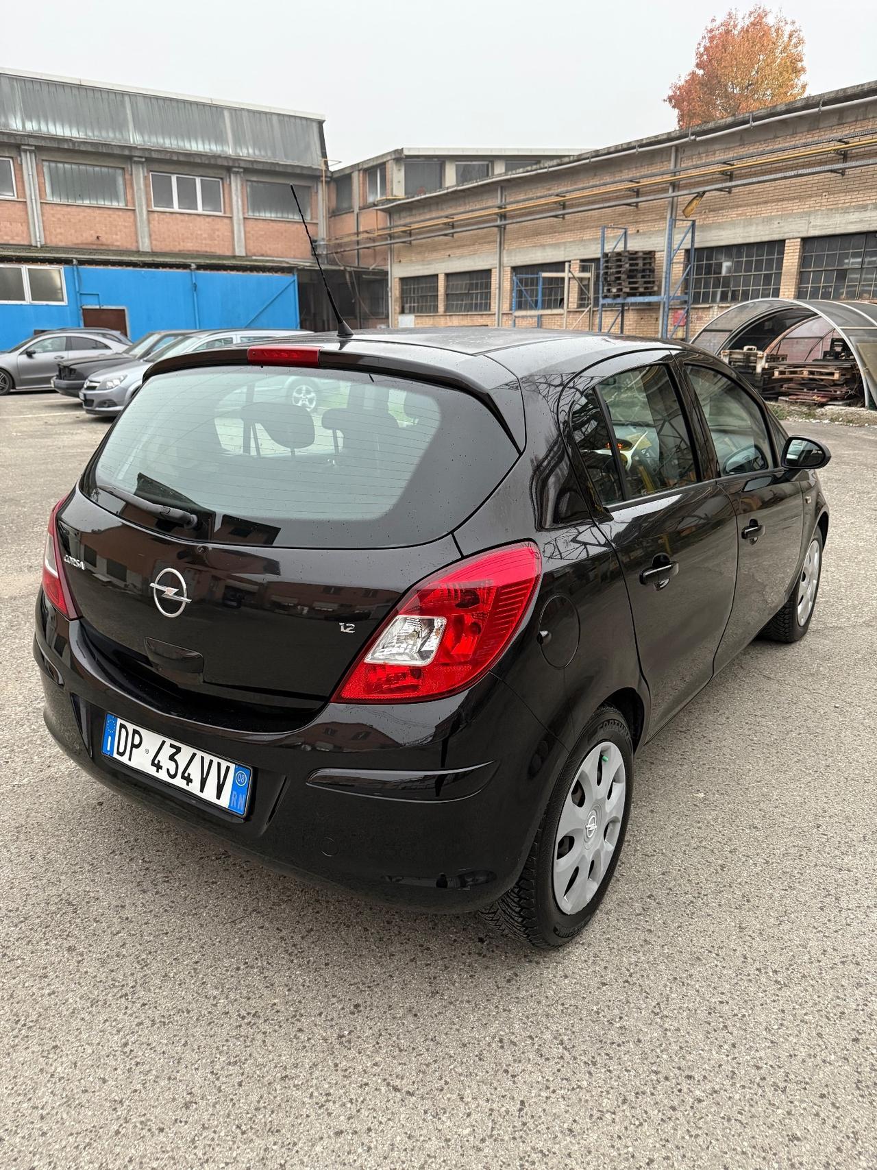 Opel Corsa 1.2 5 porte Cosmo