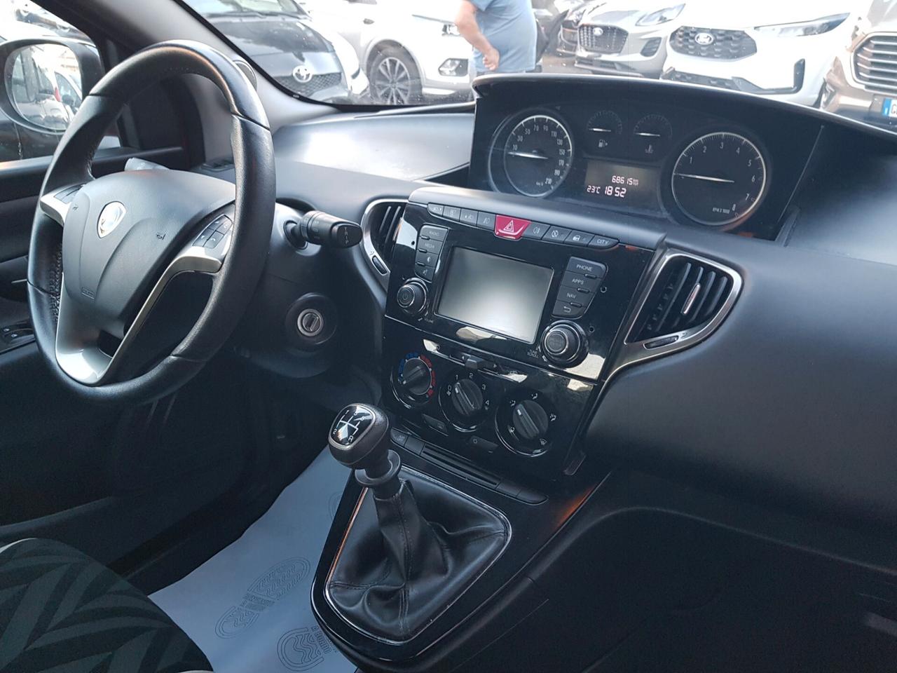 Lancia Ypsilon 1.2 69 CV 5 porte Silver GPL