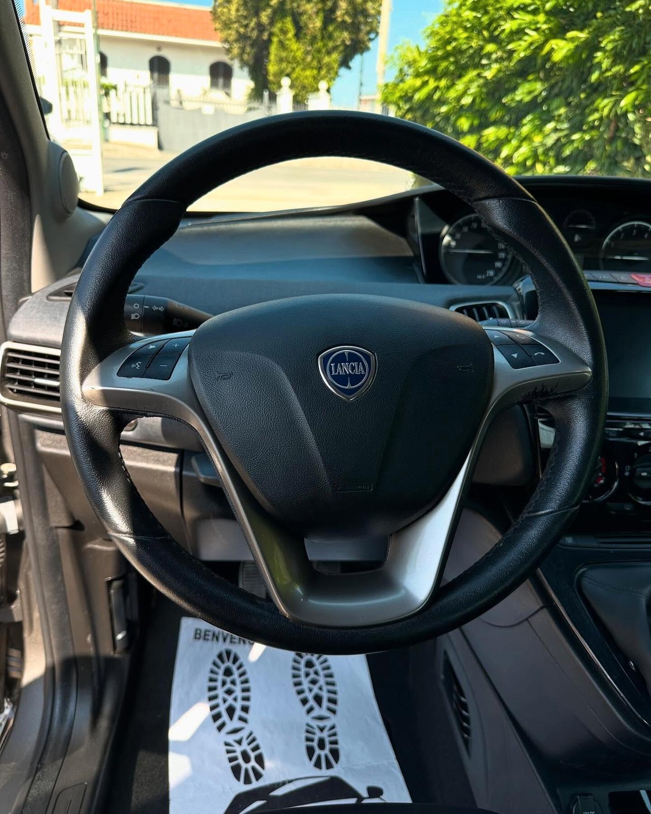 Lancia Ypsilon 1.0 FireFly 5 porte S&S Hybrid Ecochic Gold
