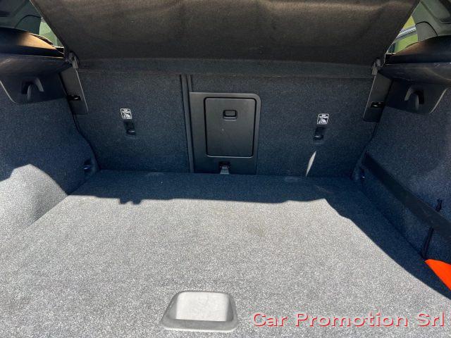 VOLVO XC40 T3 R-design