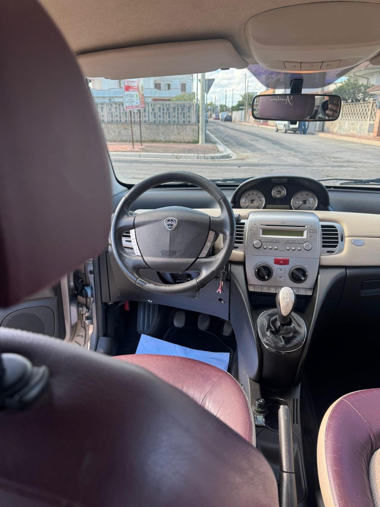 Lancia Ypsilon 1.3 MJT 75 CV Platino