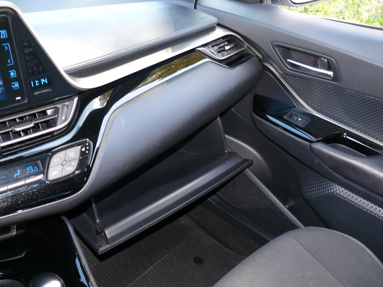 Toyota C-HR 1.8 Hybrid E-CVT Style (M1317)