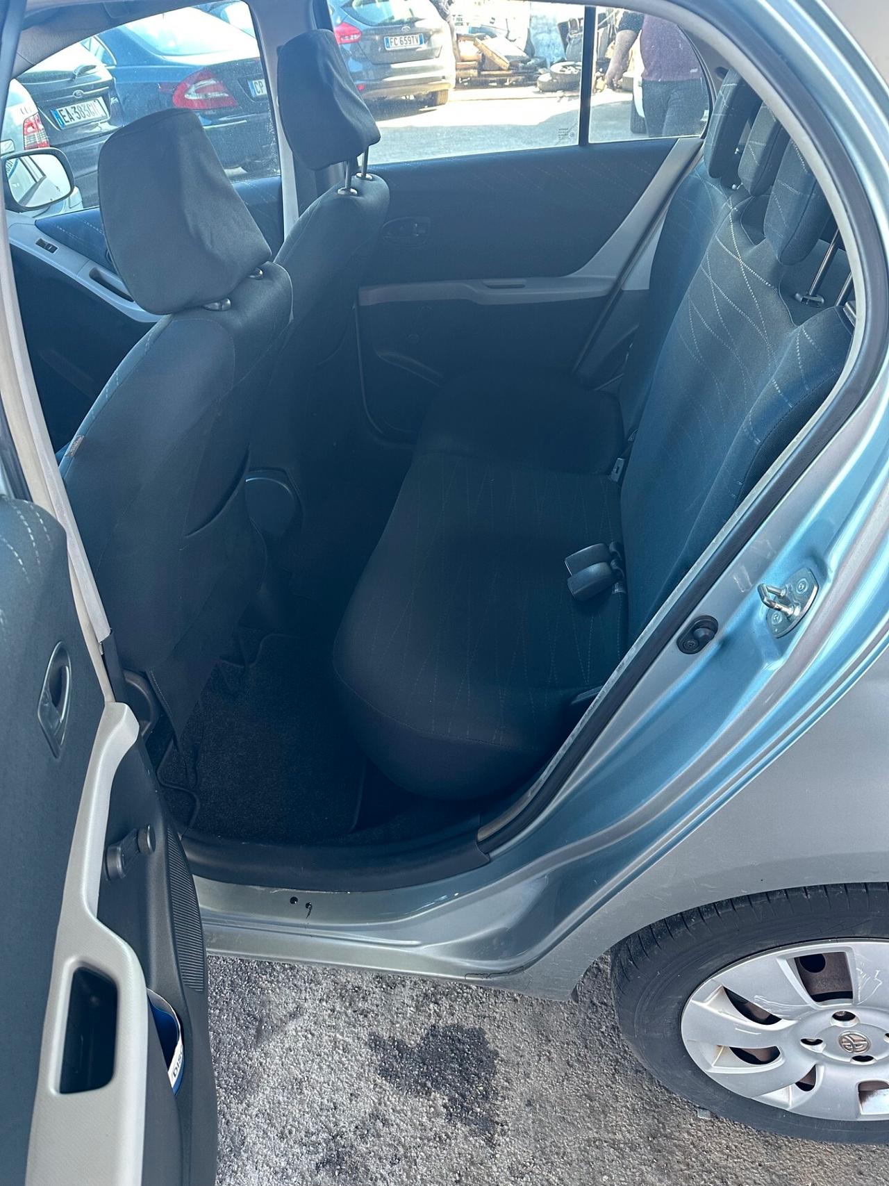 Toyota Yaris 1.0 5 porte