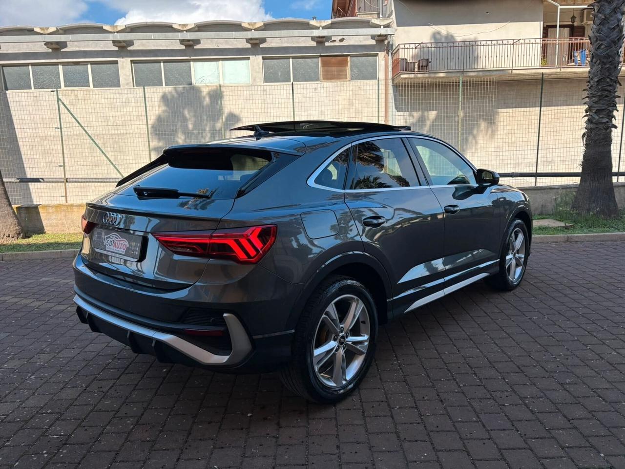 Audi Q3 35 TDI S tronic line edition//