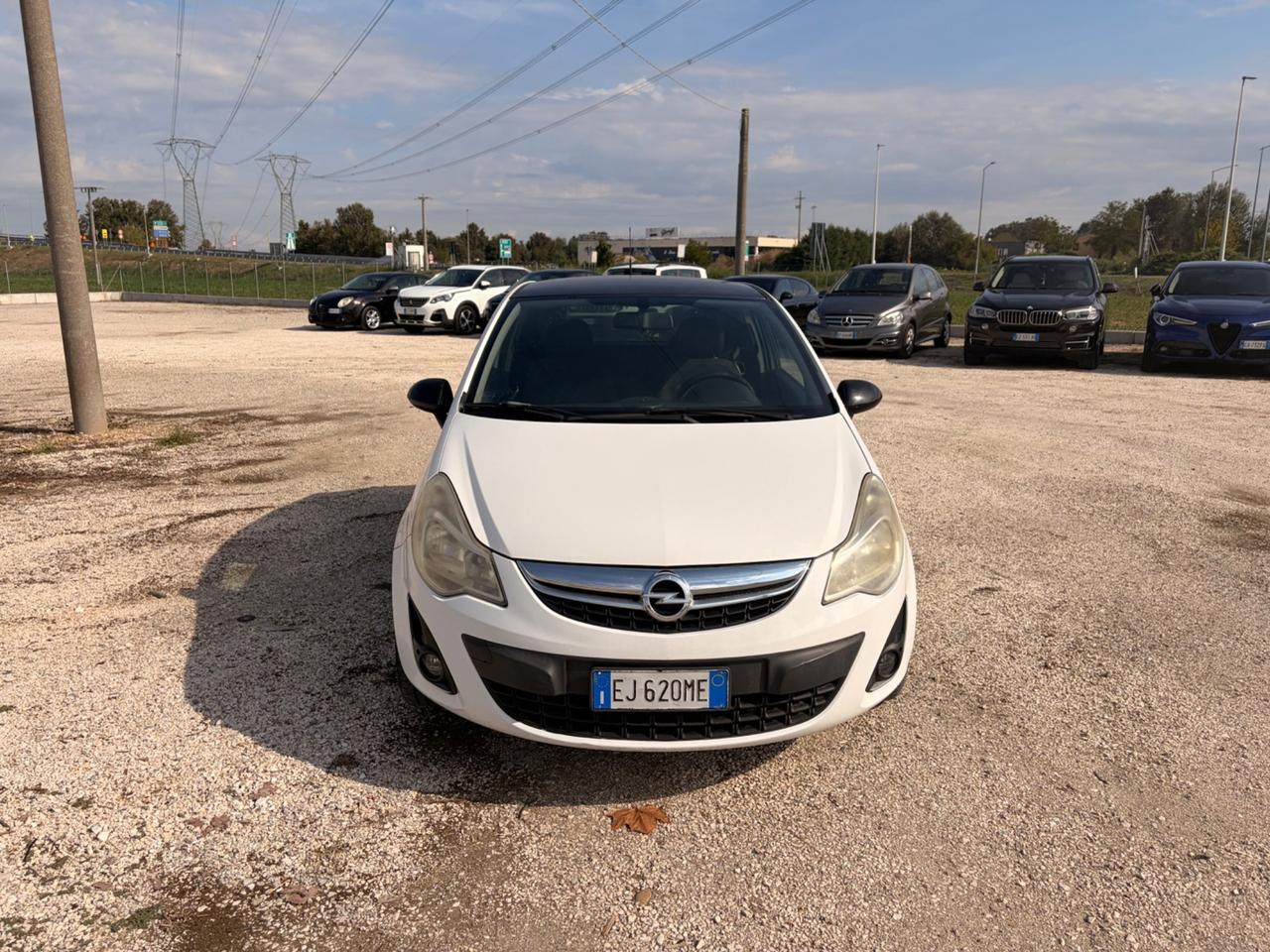 Opel Corsa 1.2 3 porte b-color