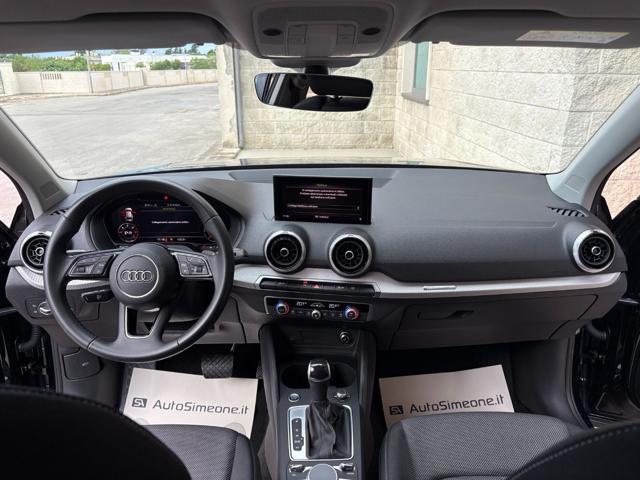 AUDI Q2 30 TDI S tronic Admired Advanced COCKPIT