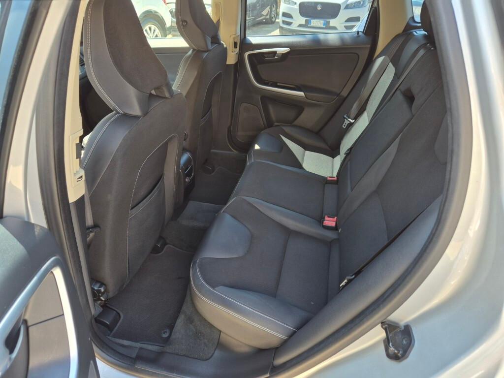 Volvo XC60 D5 AWD 205cv Geartronic Momentum