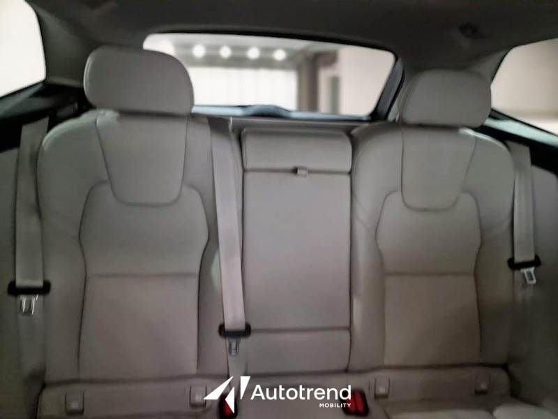 Volvo XC60 B4 197+14 CV Mild Hybrid Diesel Automatico Plus Dark N1 Autocarro