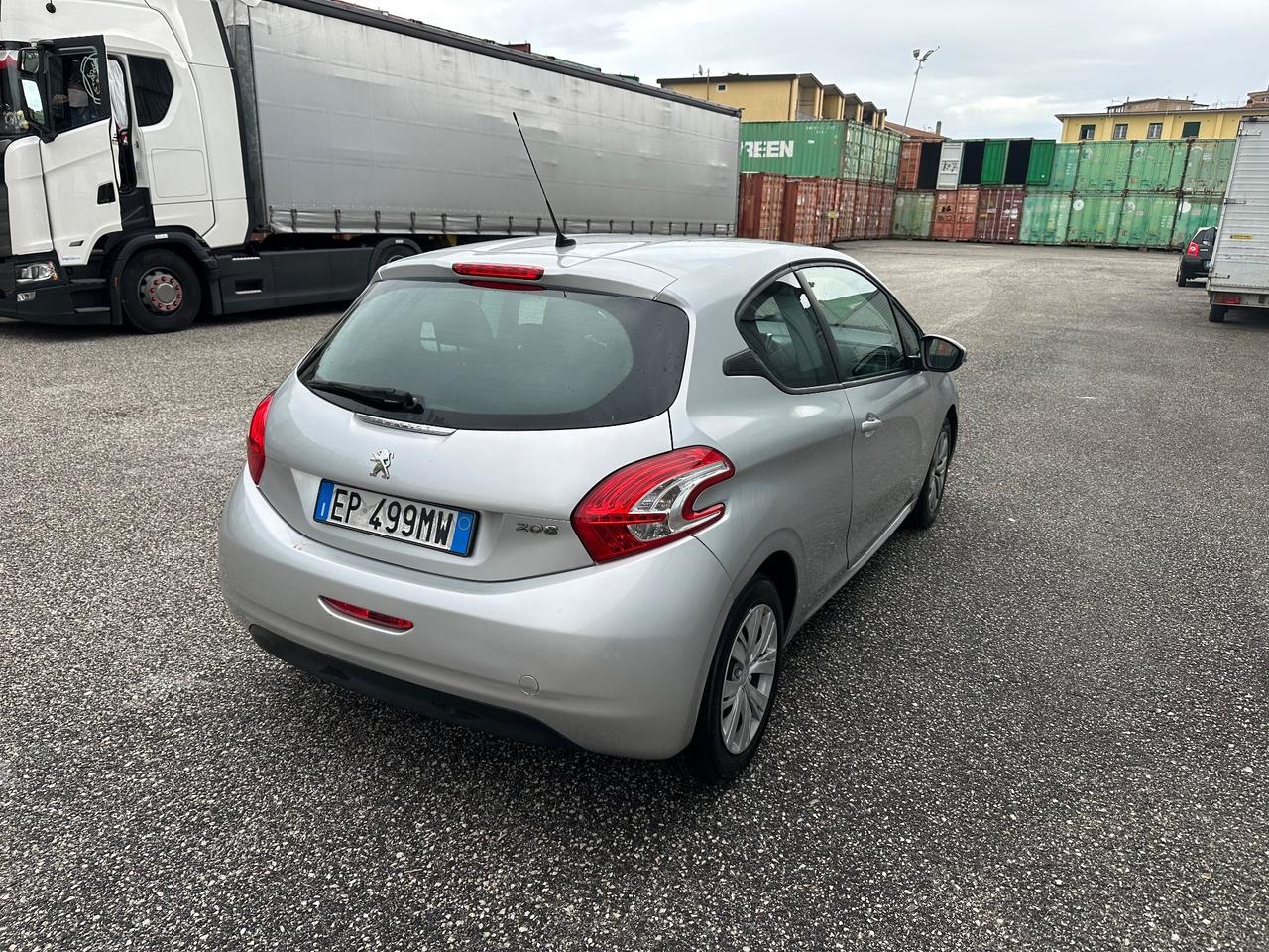 Peugeot 208 1.4 HDi 68 CV 3 porte Allure