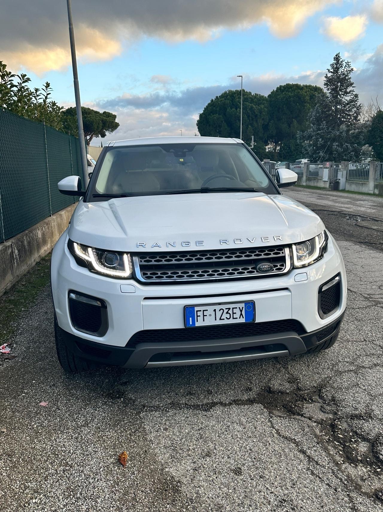 Land Rover Range Evoque 2.0 TD4 180 CV 5p. Business Edition Pure