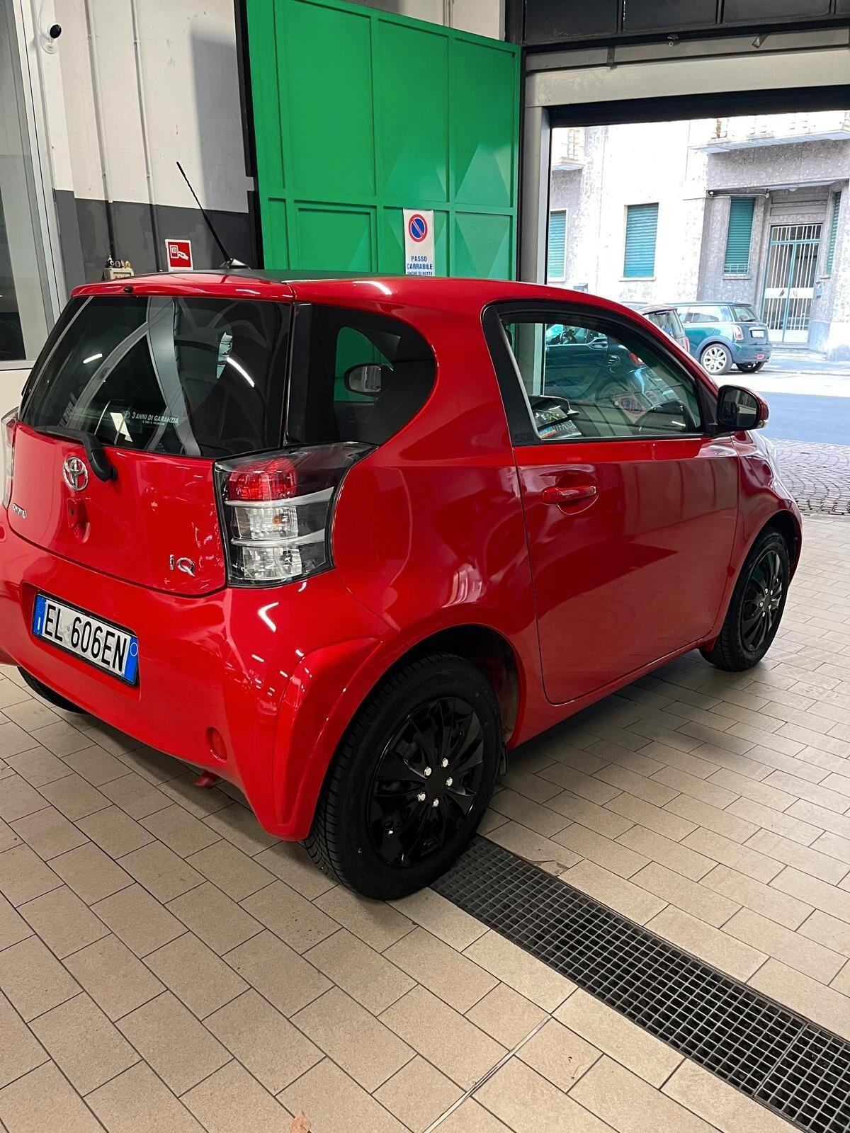 Toyota iQ automatica solo 69000km garanzia