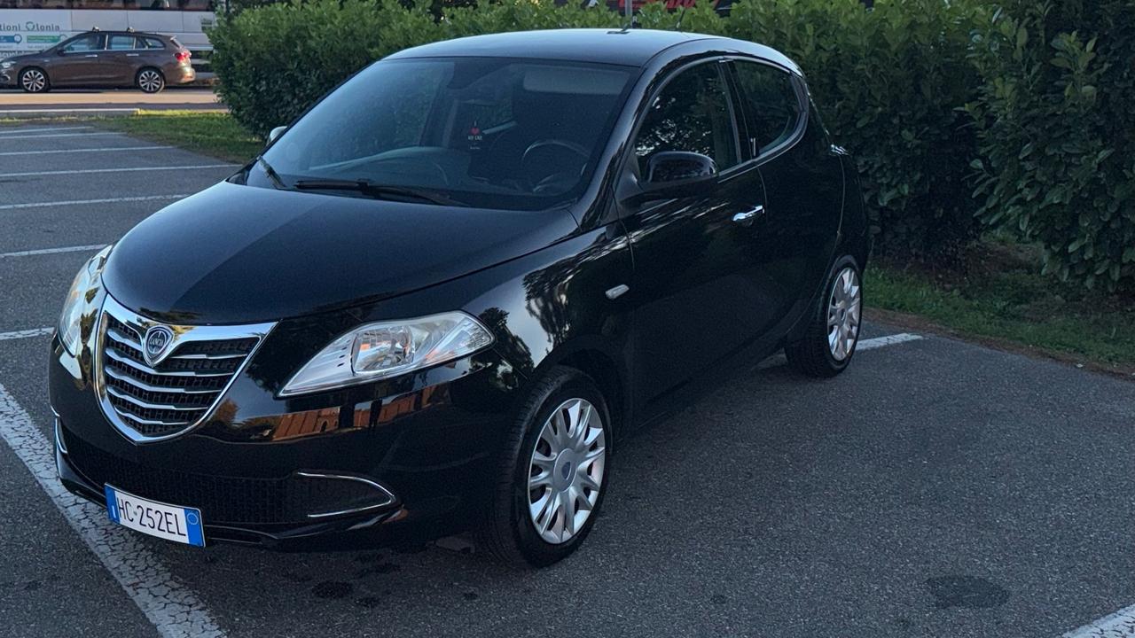 Lancia Ypsilon 1.2 69 CV 5 porte Gold