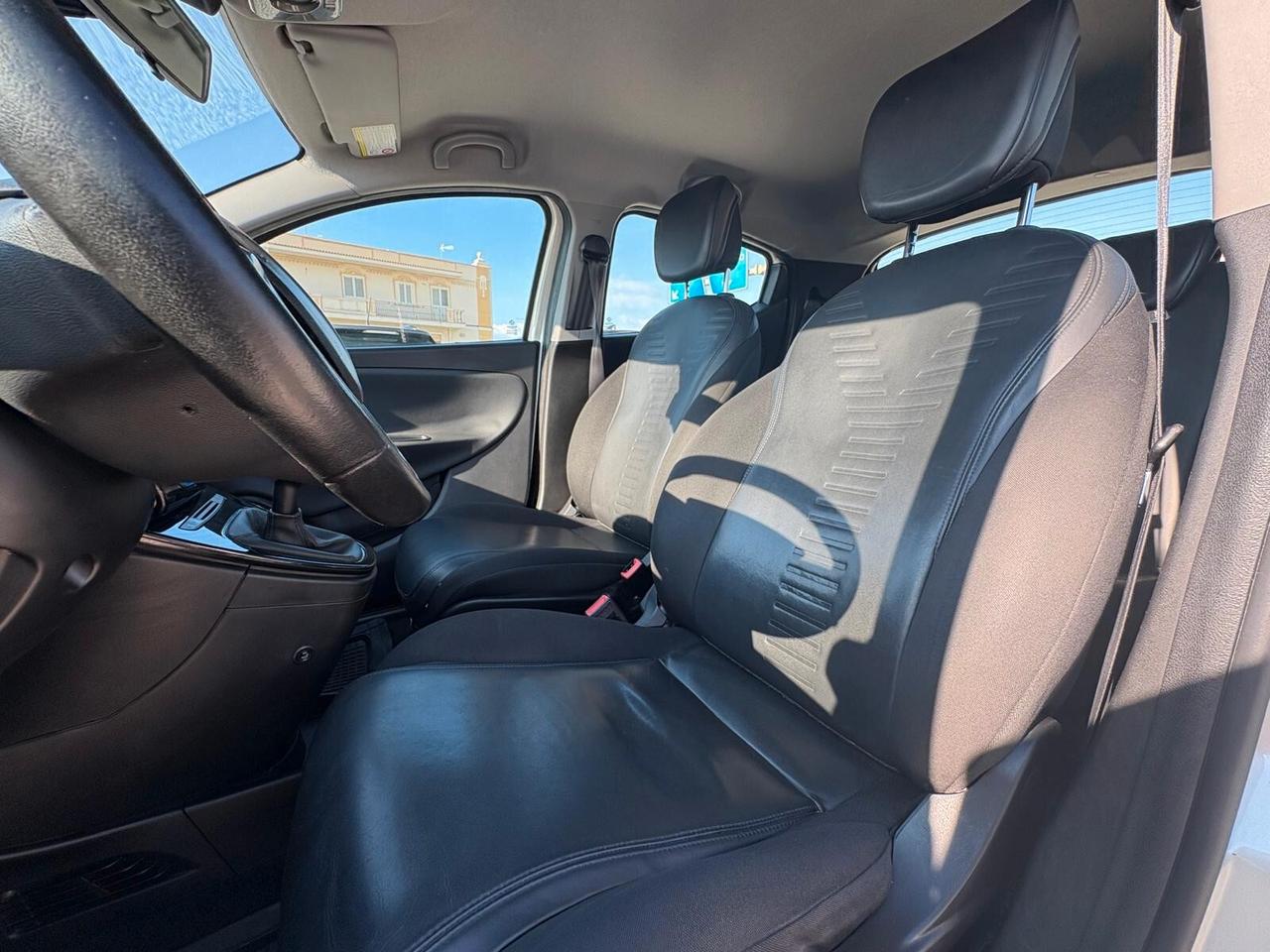 Lancia Ypsilon 0.9 TwinAir 85 CV 5 porte S&S DFN Gold